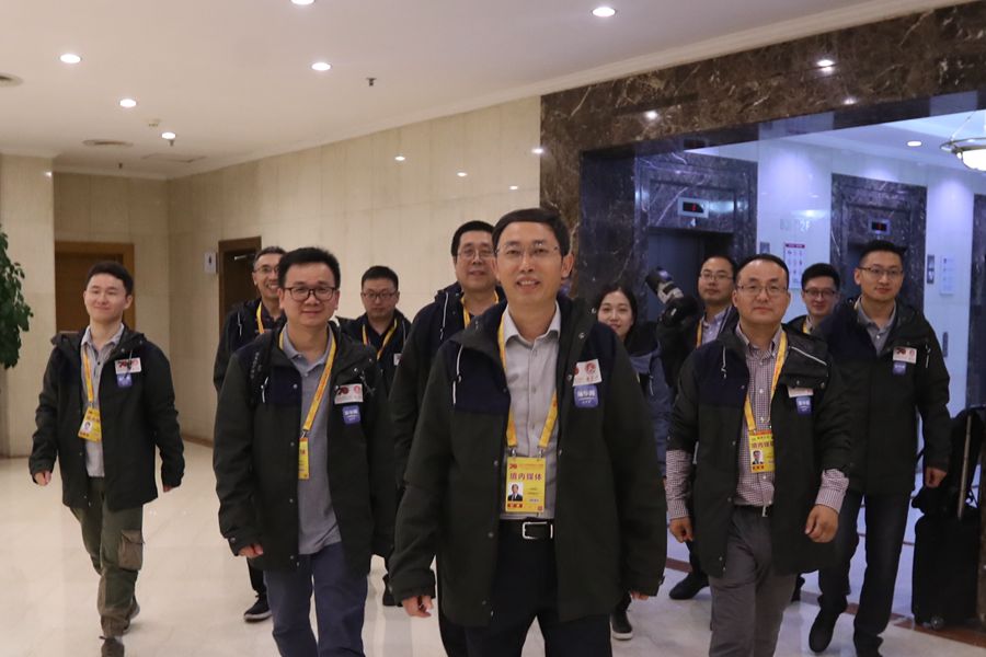 新華網(wǎng)國(guó)慶前方報(bào)道團(tuán)隊(duì)，出發(fā)啦！