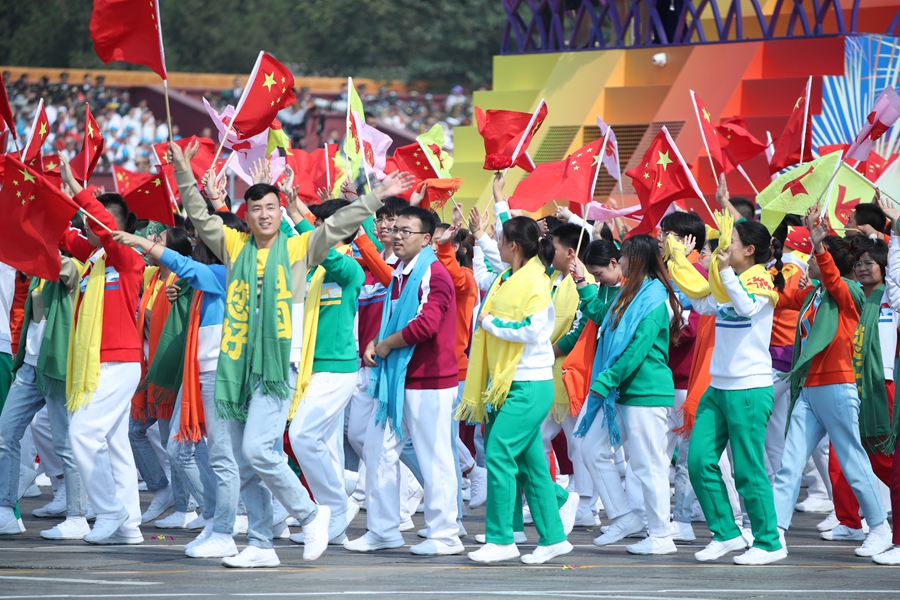 群眾大游行，歡樂(lè)的海洋！