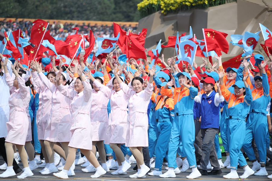 群眾大游行，歡樂(lè)的海洋！