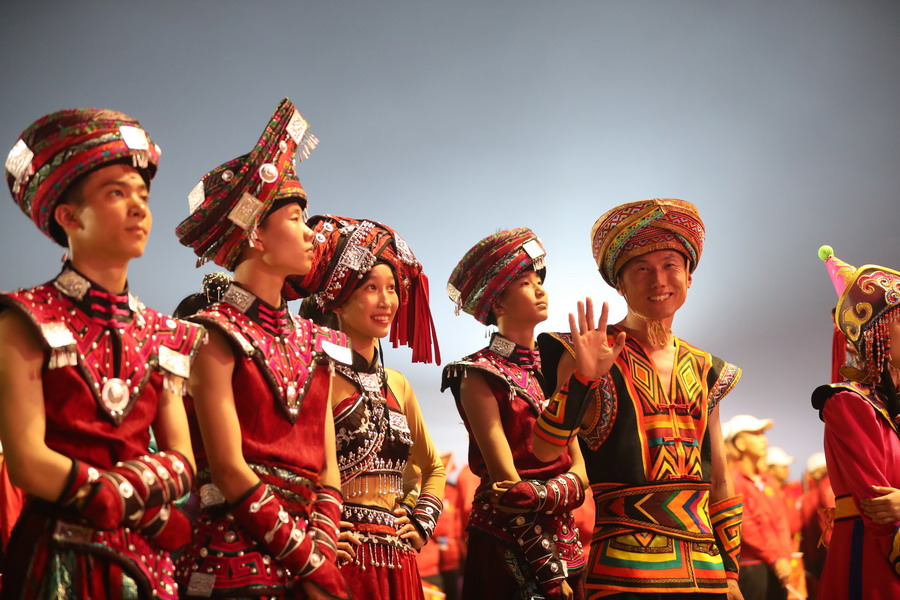 好兒好女好家園，齊心奔小康，共圓中國夢