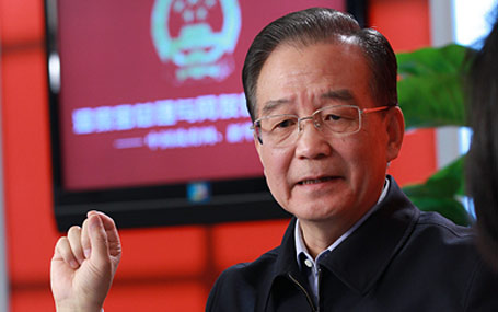 溫家寶總理接受中國政府網(wǎng)、新華網(wǎng)聯(lián)合專訪并與網(wǎng)友在線交流