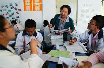 不讓一個學生掉隊&mdash;&mdash;記甘肅省嘉峪關(guān)市酒鋼三中教師閆桂珍