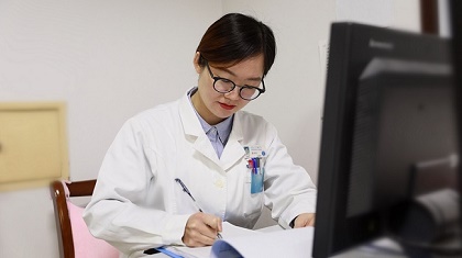 有才！這位女醫(yī)生自創(chuàng)說唱視頻，讓科普更&ldquo;接地氣&rdquo;