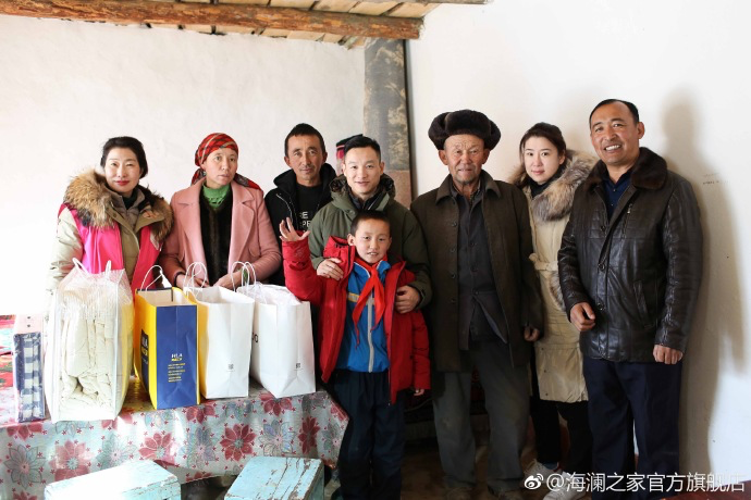 奧運冠軍體操名將楊威把溫暖帶到北疆小朋友們的家中，把體育精神與奮斗的信念，傳遞到所有北疆孩子們的心中。