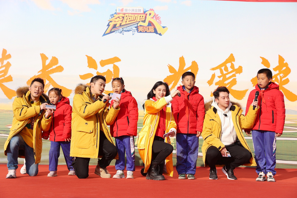 2020年11月18日，&ldquo;大漠長河，為愛讀詩&rdquo;多一克溫暖公益活動啟動儀式在寧夏中衛(wèi)市沙坡頭區(qū)郭灘學(xué)校舉行。&ldquo;跑男團(tuán)&rdquo;成員李晨、楊穎、鄭愷、沙溢與&ldquo;多一克溫暖&rdquo;團(tuán)隊攜手為學(xué)生們送去了海瀾之家的冬日溫暖。