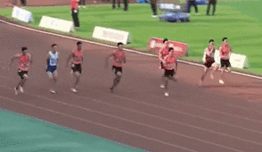 9秒98！蘇炳添創(chuàng)國內(nèi)男子百米最佳戰(zhàn)績