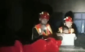 整理箱變小船 小朋友，消防員叔叔來了！