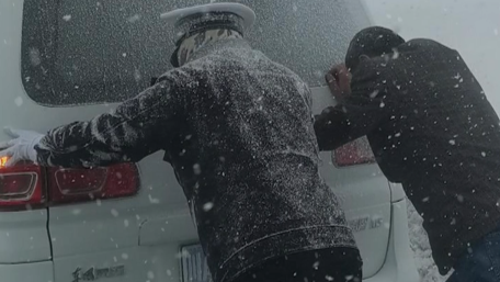 &ldquo;冰雕&rdquo;交警找到了！致敬戰(zhàn)斗在抗風(fēng)雪一線的交警