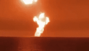 驚人！火光沖天 里海海面發(fā)生巨大爆炸