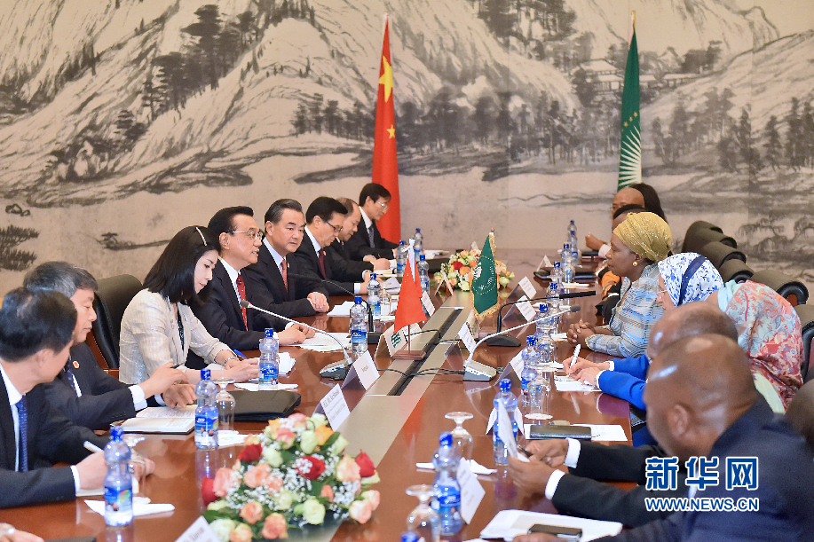 5月5日，中國國務院總理李克強在亞的斯亞貝巴非洲聯(lián)盟總部會見非盟委員會主席祖馬。 新華社記者李濤攝
