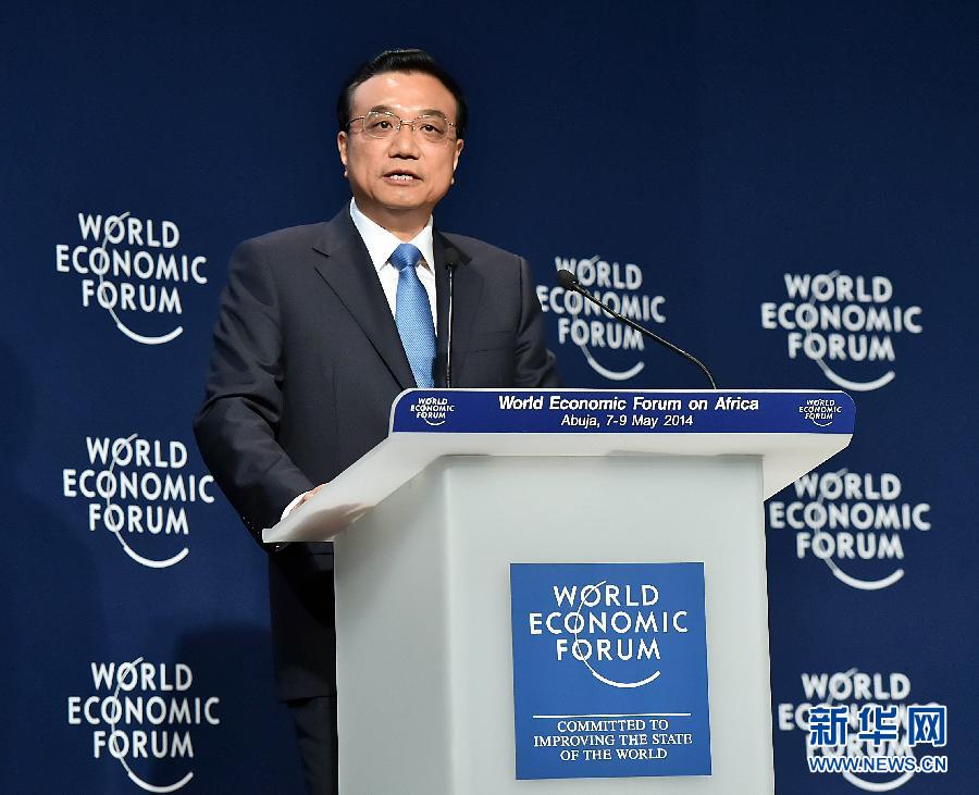 5月8日，中國國務(wù)院總理李克強(qiáng)在阿布賈出席第24屆世界經(jīng)濟(jì)論壇非洲峰會(huì)全會(huì)，發(fā)表題為《共同推動(dòng)非洲發(fā)展邁上新臺(tái)階》的特別致辭。新華社記者 李濤 攝 