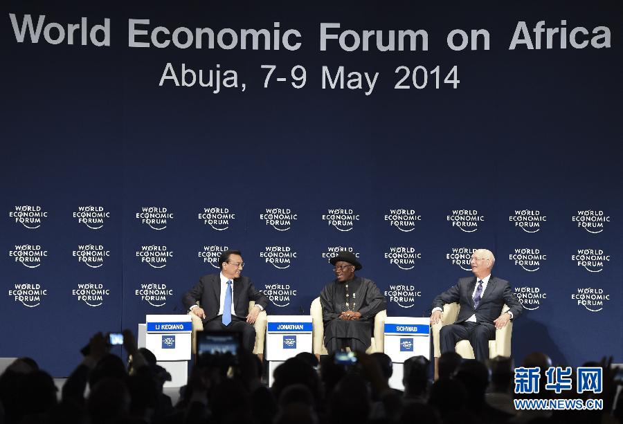  5月8日，中國國務(wù)院總理李克強(qiáng)在阿布賈出席第24屆世界經(jīng)濟(jì)論壇非洲峰會(huì)全會(huì)，發(fā)表題為《共同推動(dòng)非洲發(fā)展邁上新臺(tái)階》的特別致辭。新華社記者 李學(xué)仁 攝 