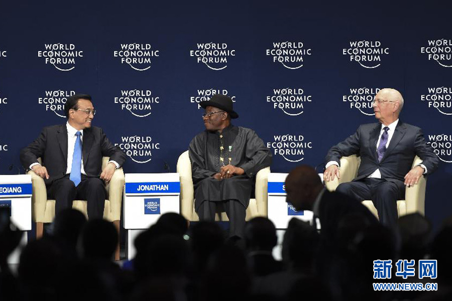 5月8日，中國國務(wù)院總理李克強(qiáng)在阿布賈出席第24屆世界經(jīng)濟(jì)論壇非洲峰會(huì)全會(huì)，發(fā)表題為《共同推動(dòng)非洲發(fā)展邁上新臺(tái)階》的特別致辭。新華社記者 李學(xué)仁 攝 