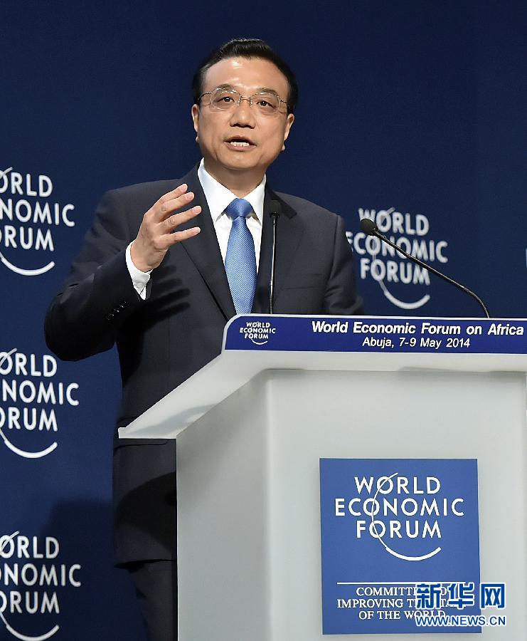 5月8日，國務(wù)院總理李克強(qiáng)在阿布賈出席第24屆世界經(jīng)濟(jì)論壇非洲峰會(huì)全會(huì)，發(fā)表題為《共同推動(dòng)非洲發(fā)展邁上新臺(tái)階》的特別致辭。 新華社記者李濤 攝 