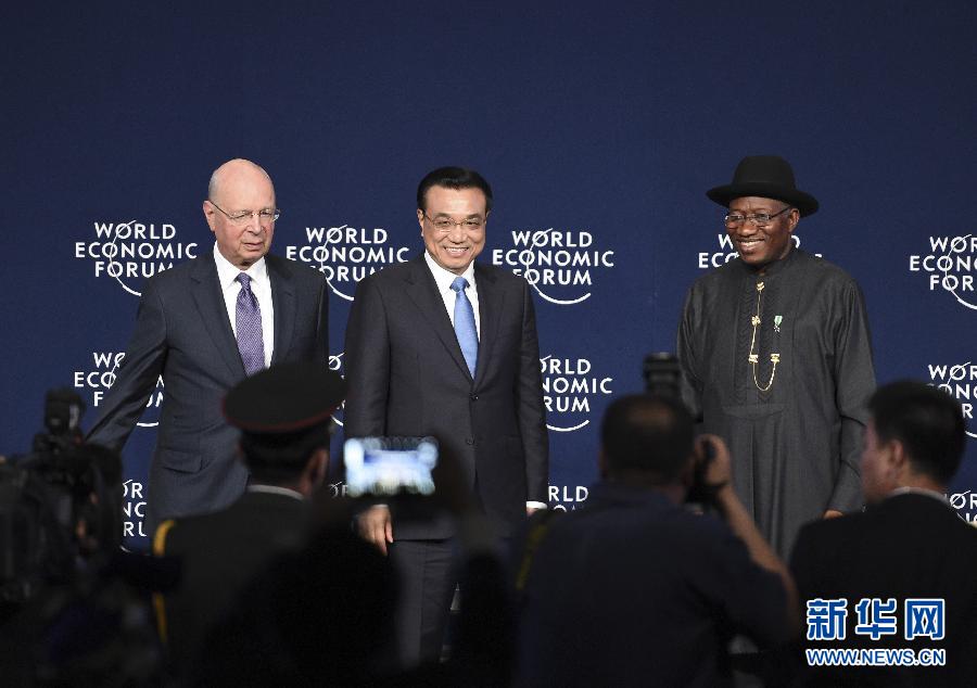 5月8日，中國國務(wù)院總理李克強(qiáng)在阿布賈出席第24屆世界經(jīng)濟(jì)論壇非洲峰會(huì)全會(huì)，發(fā)表題為《共同推動(dòng)非洲發(fā)展邁上新臺(tái)階》的特別致辭。新華社記者 李學(xué)仁 攝 