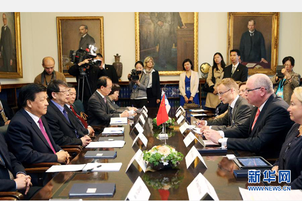 6月13日，中共中央政治局常委、中央書記處書記劉云山在赫爾辛基會見芬蘭議長海內(nèi)盧奧馬。 新華社記者姚大偉攝