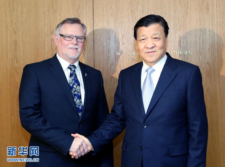 6月14日，中共中央政治局常委、中央書記處書記劉云山在芬蘭羅瓦涅米會見羅瓦涅米市長羅特沃寧。 新華社記者姚大偉攝