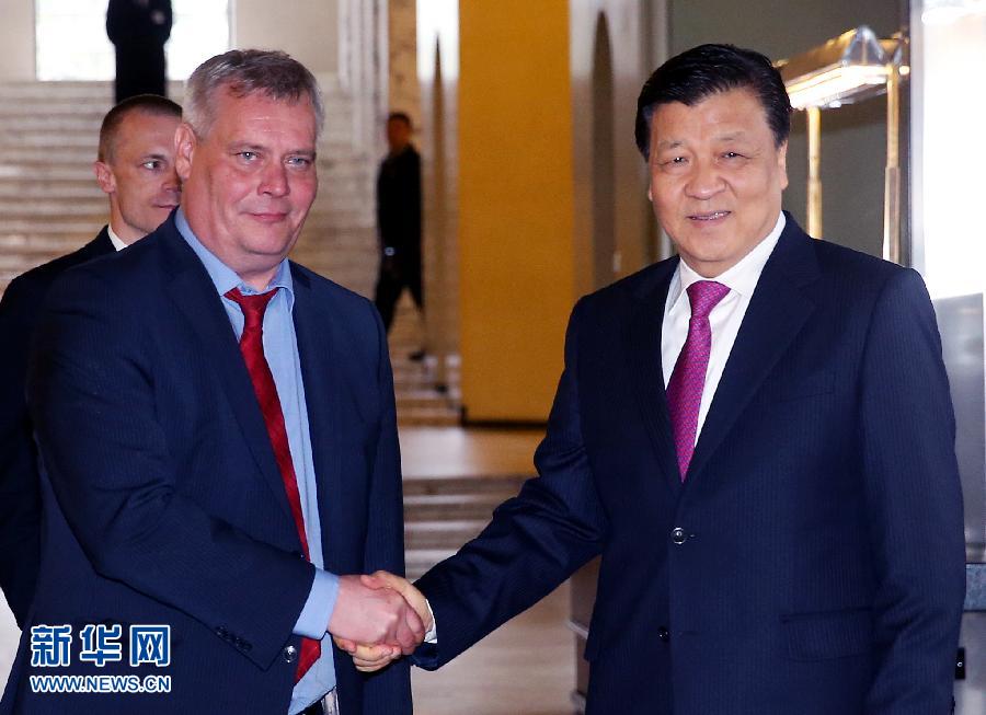 6月13日，中共中央政治局常委、中央書記處書記劉云山在赫爾辛基會見芬蘭社民黨主席、財政部長林內。 新華社記者姚大偉攝