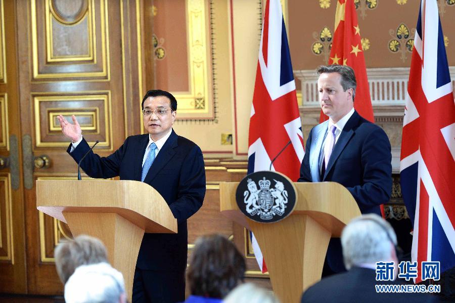 6月17日，中國國務(wù)院總理李克強同英國首相卡梅倫在倫敦舉行中英總理年度會晤后共同會見記者。新華社記者 李濤 攝  