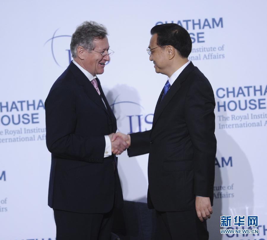  6月18日，國務(wù)院總理李克強(qiáng)在倫敦金融城市長官邸面向英國皇家國際問題研究所和國際戰(zhàn)略研究所兩大智庫發(fā)表題為《共建包容發(fā)展的美好世界》的演講。新華社記者 張鐸 攝 