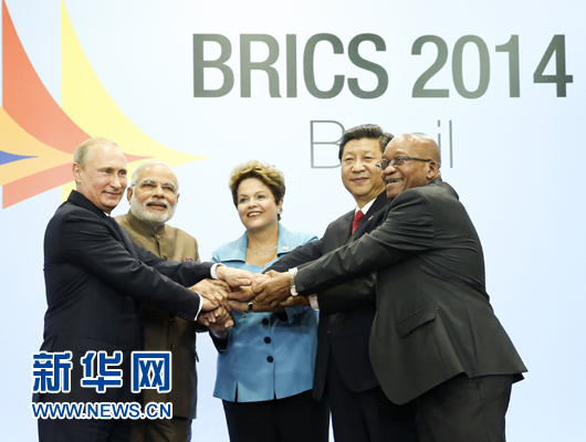 這是習(xí)近平同出席會(huì)晤的巴西總統(tǒng)羅塞夫、俄羅斯總統(tǒng)普京、印度總理莫迪、南非總統(tǒng)祖馬合影。新華社記者 蘭紅光 攝