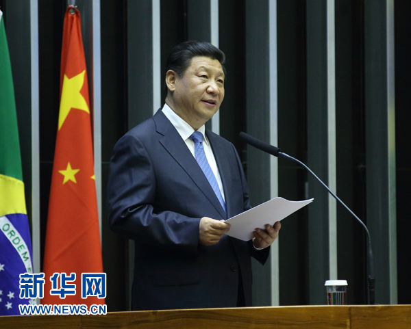 7月16日，國家主席習近平在巴西國會發(fā)表《弘揚傳統(tǒng)友好共譜合作新篇》的演講。 新華社記者 蘭紅光 攝 