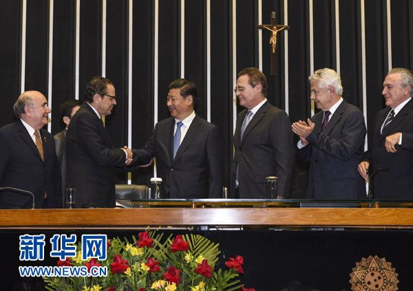 7月16日，國家主席習近平在巴西國會發(fā)表《弘揚傳統(tǒng)友好共譜合作新篇》的演講。 新華社記者 李學仁 攝 