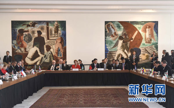 當(dāng)?shù)貢r(shí)間7月17日，國家主席習(xí)近平出席在巴西利亞舉行的中國－拉美和加勒比國家領(lǐng)導(dǎo)人會(huì)晤。 新華社記者 李學(xué)仁 攝