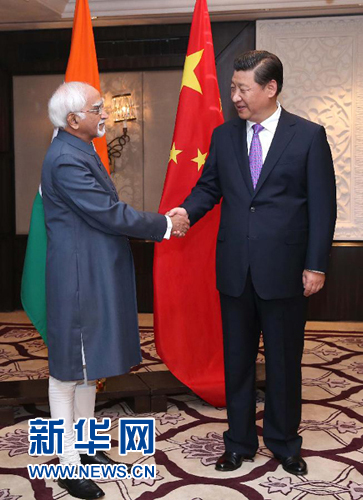 9月18日，國(guó)家主席習(xí)近平在新德里會(huì)見(jiàn)印度副總統(tǒng)兼聯(lián)邦院議長(zhǎng)安薩里。 新華社記者 龐興雷 攝