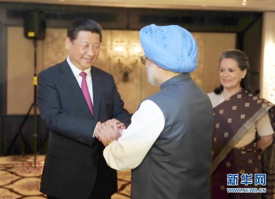 9月19日，國(guó)家主席習(xí)近平在新德里會(huì)見(jiàn)印度國(guó)大黨主席索尼婭&middot;甘地和前總理辛格。 新華社記者張鐸攝