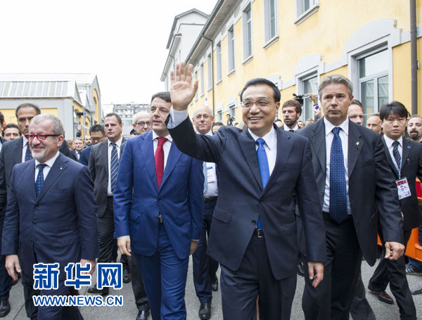 10月16日，中國國務院總理李克強在米蘭與意大利總理倫齊共同出席第五屆中意創(chuàng)新合作周大會并致辭。這是李克強抵達位于米蘭理工大學的會場。新華社記者王曄攝