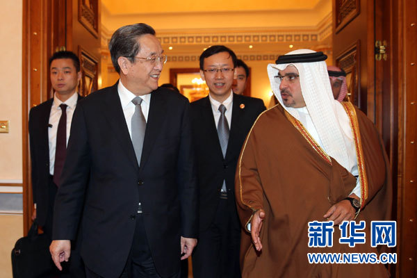 11月6日，正在巴林進(jìn)行正式友好訪問的全國政協(xié)主席俞正聲在麥納麥會見巴林王儲薩勒曼。 新華社記者劉衛(wèi)兵攝