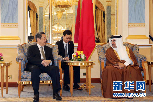 11月6日，正在巴林進(jìn)行正式友好訪問的全國政協(xié)主席俞正聲在麥納麥會見巴林王儲薩勒曼。 新華社記者劉衛(wèi)兵攝