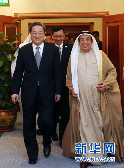 11月6日，正在巴林進(jìn)行正式友好訪問的全國政協(xié)主席俞正聲在麥納麥會見巴林副首相穆罕默德。 新華社記者劉衛(wèi)兵攝