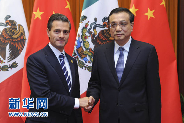 11月11日，國務(wù)院總理李克強在北京人民大會堂會見來華進行國事訪問并出席亞太經(jīng)合組織第二十二次領(lǐng)導(dǎo)人非正式會議的墨西哥總統(tǒng)培尼亞。新華社記者張鐸攝