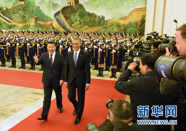 11月12日，國(guó)家主席習(xí)近平在北京人民大會(huì)堂舉行歡迎儀式，歡迎美國(guó)總統(tǒng)奧巴馬對(duì)中國(guó)進(jìn)行國(guó)事訪問(wèn)。 新華社記者 劉建生 攝