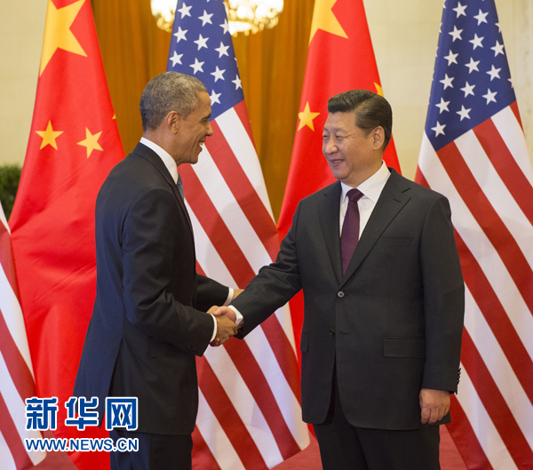 11月12日，國(guó)家主席習(xí)近平在北京人民大會(huì)堂舉行歡迎儀式，歡迎美國(guó)總統(tǒng)奧巴馬對(duì)中國(guó)進(jìn)行國(guó)事訪問(wèn)。 新華社記者 李學(xué)仁 攝