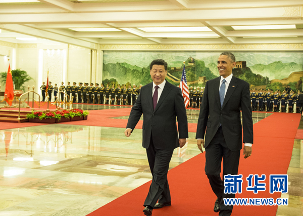 11月12日，國(guó)家主席習(xí)近平在北京人民大會(huì)堂舉行歡迎儀式，歡迎美國(guó)總統(tǒng)奧巴馬對(duì)中國(guó)進(jìn)行國(guó)事訪問(wèn)。 新華社記者 李學(xué)仁 攝