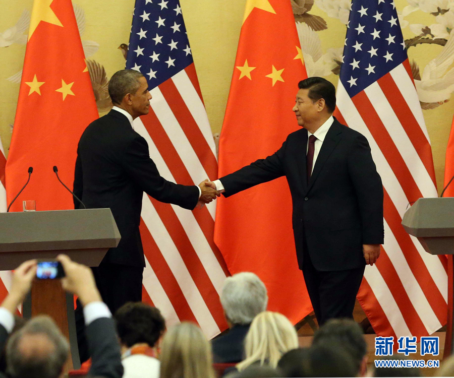 11月12日，國家主席習(xí)近平在北京人民大會堂與來訪的美國總統(tǒng)奧巴馬舉行會談后，共同會見記者。 新華社記者 劉衛(wèi)兵 攝