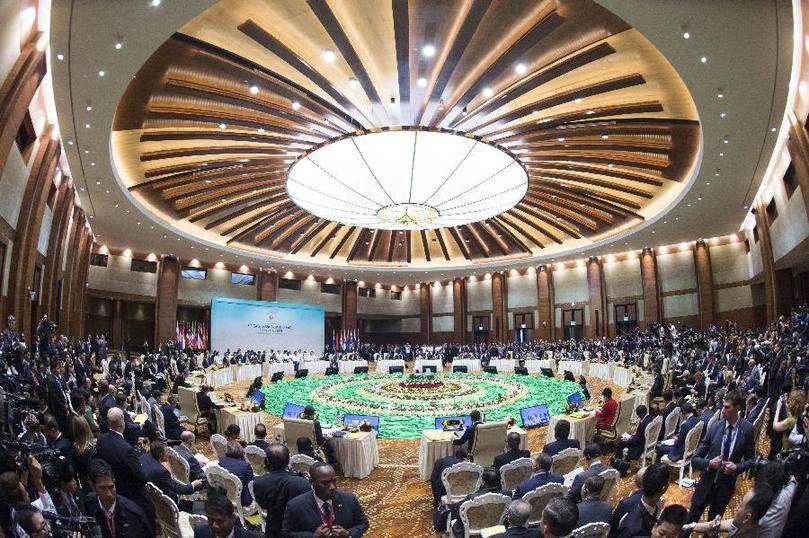  11月13日，中國國務(wù)院總理李克強在緬甸內(nèi)比都出席第九屆東亞峰會。 新華社記者 王曄 攝