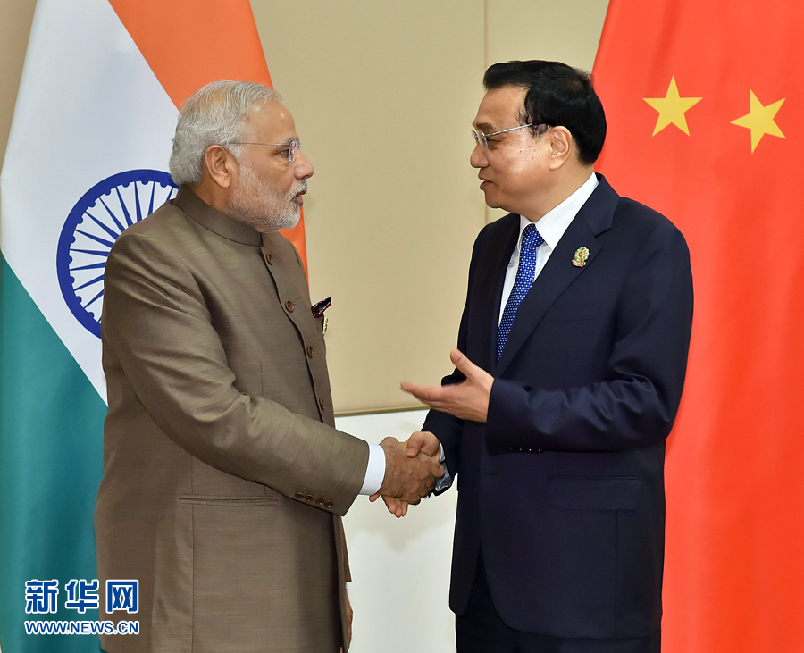 11月13日，中國國務(wù)院總理李克強在緬甸內(nèi)比都會見印度總理莫迪。 新華社記者 李濤 攝