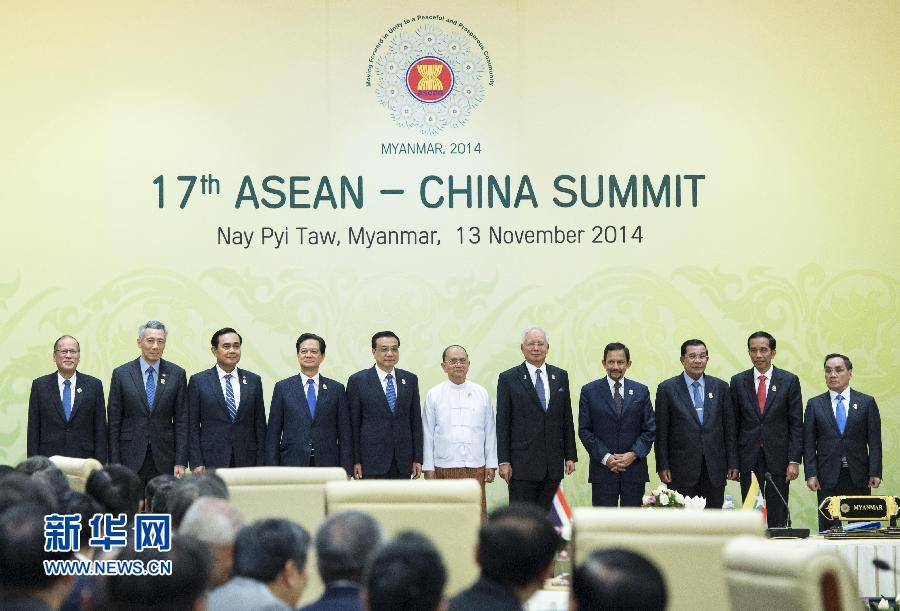 11月13日，中國國務(wù)院總理李克強(qiáng)在緬甸內(nèi)比都出席第17次中國－東盟（10+1）領(lǐng)導(dǎo)人會議。 新華社記者 王曄 攝