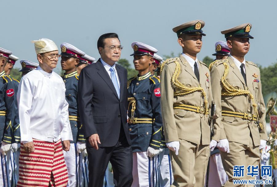 11月14日，國務(wù)院總理李克強(qiáng)在內(nèi)比都同緬甸總統(tǒng)吳登盛舉行會談。這是會談前，吳登盛在緬甸總統(tǒng)府前廣場為李克強(qiáng)舉行隆重的歡迎儀式。新華社記者 王曄 攝