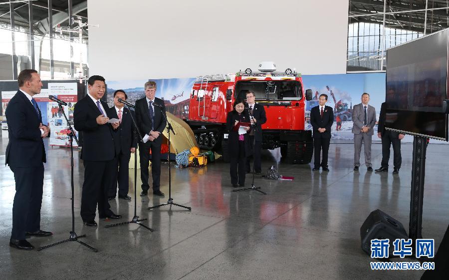 這是習(xí)近平和阿博特通過視頻連線同中澳南極科考站工作人員通話。新華社記者 姚大偉 攝 