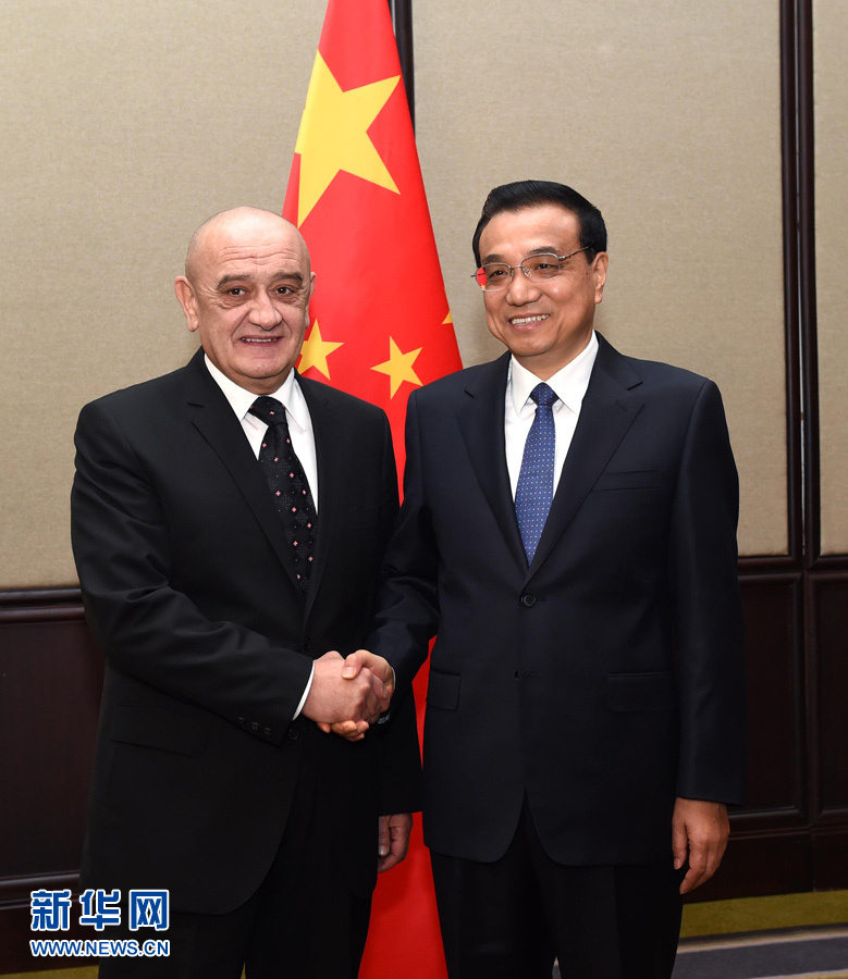 12月16日，中國(guó)國(guó)務(wù)院總理李克強(qiáng)在貝爾格萊德會(huì)見(jiàn)波黑部長(zhǎng)會(huì)議主席貝萬(wàn)達(dá)。 新華社記者 饒愛(ài)民 攝 