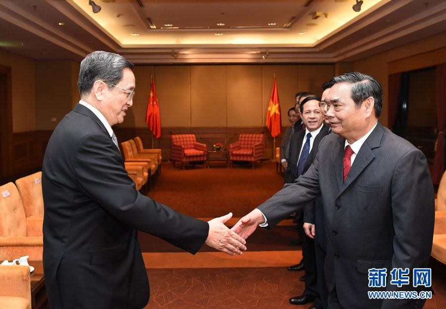 12月25日至27日，中共中央政治局常委、全國政協(xié)主席俞正聲對越南進行正式訪問。這是12月25日，俞正聲在河內(nèi)會見越共中央書記處常務書記黎鴻英。 新華社記者劉建生攝