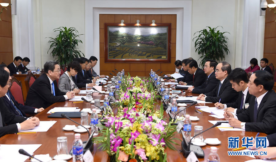 12月25日至27日，中共中央政治局常委、全國政協(xié)主席俞正聲對越南進行正式訪問。這是12月26日，俞正聲在河內(nèi)與越南祖國陣線主席阮善仁舉行會談。 新華社記者馬占成攝