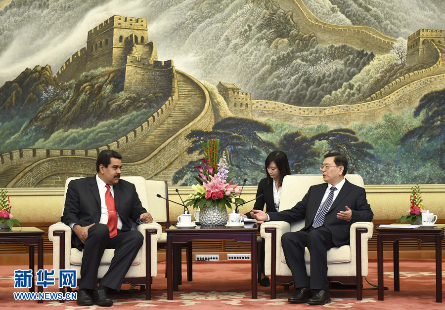 1月8日，全國人大常委會委員長張德江在北京人民大會堂會見委內(nèi)瑞拉總統(tǒng)馬杜羅。 新華社記者 張鐸 攝 