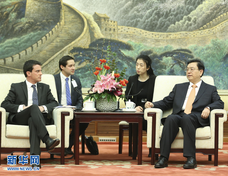 1月30日，中國(guó)全國(guó)人大常委會(huì)委員長(zhǎng)張德江在北京人民大會(huì)堂會(huì)見(jiàn)法國(guó)總理瓦爾斯。 新華社記者丁林 攝 