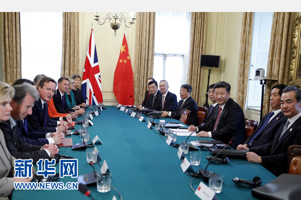 10月21日，國家主席習(xí)近平在倫敦唐寧街首相府同英國首相卡梅倫舉行會談。 新華社記者 鞠鵬 攝 